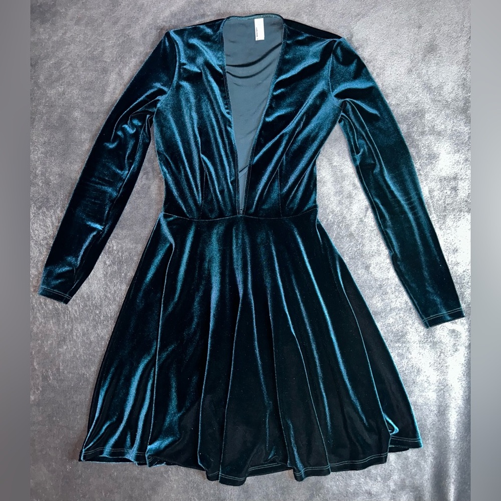 American Apparel Size M Green Velvet Deep V Plunge Long Sleeve Skater Mini Dress